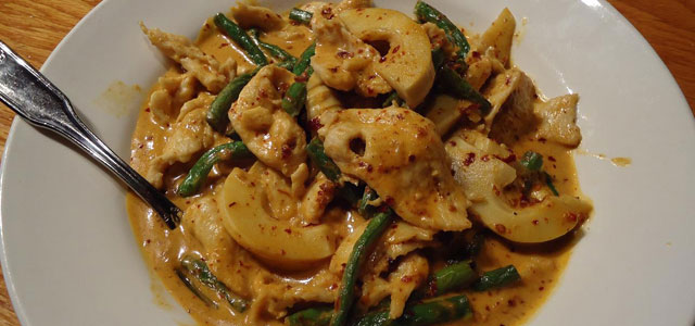Panang Curry Chicken panang-curry-640x300